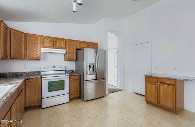 Building Photo - 21098 N Alexis Ave