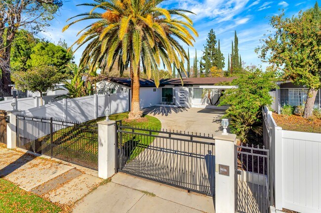 Building Photo - 22998 Valerio St