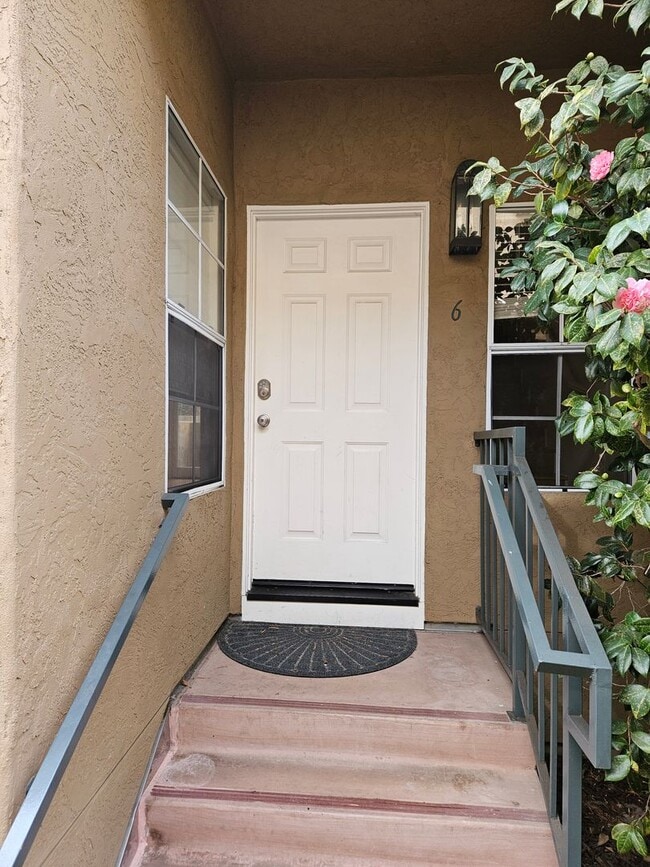 Building Photo - Light and Bright North Park 2 Bedroom Condo