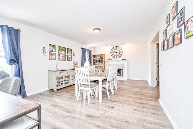 Building Photo - 4372 Dobbin Cir