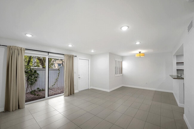 Building Photo - 4550 SW 68th Ct