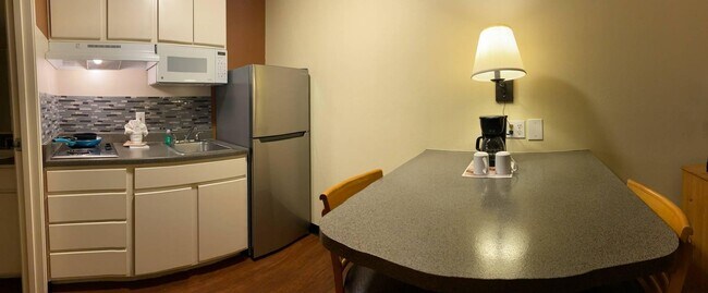 Building Photo - 2401 Wellesley Ave NE