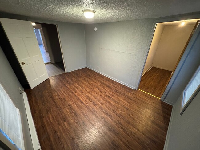 Building Photo - House 2BR/2BA