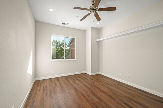Building Photo - Bright and Spacious, 2BD/2.5BA, Two-Story Condo in Oak Creek in San Ramon- Available NOW!