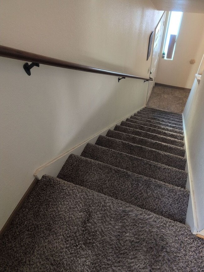 Building Photo - Great Townhouse in Anderson