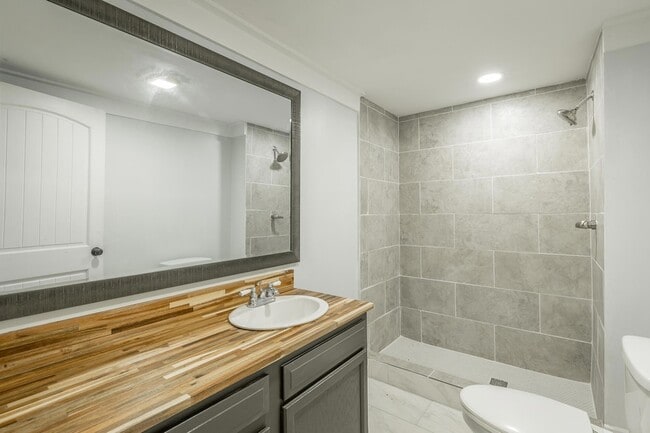 Building Photo - 671 Tremont Pl