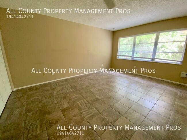Building Photo - 7060 W Country Club Dr N