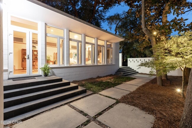 Building Photo - 2979 S County Hwy 395