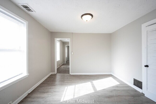 Building Photo - 1 Bedroom 1 bath