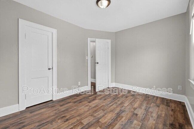 Building Photo - 108 Wright Ave