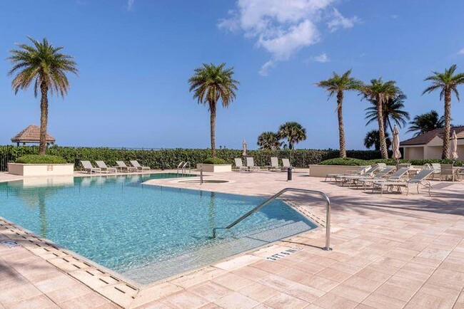Building Photo - 570 Ocean Dr