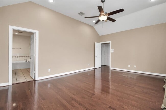 Building Photo - 803 Rosine St