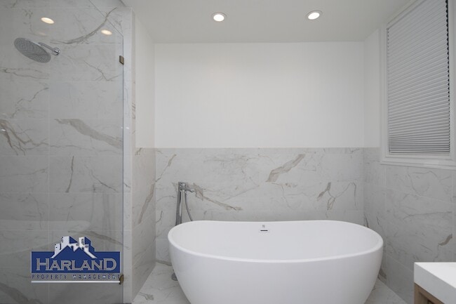 Building Photo - 760 Bonair Pl