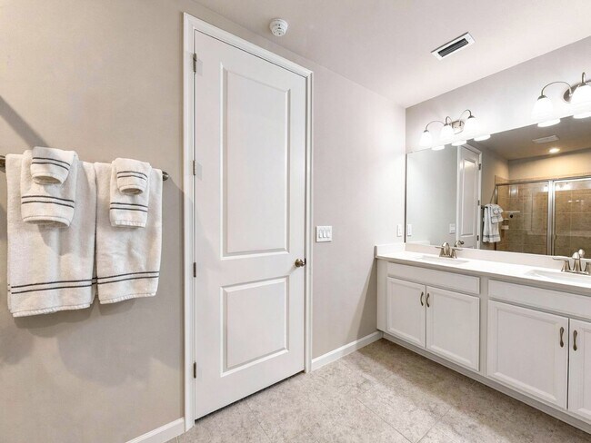 Building Photo - 4660 Arboretum Cir