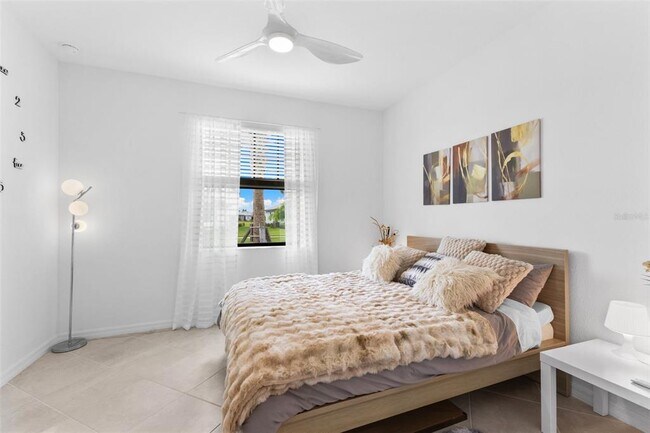 Building Photo - 10868 Sun Drop St