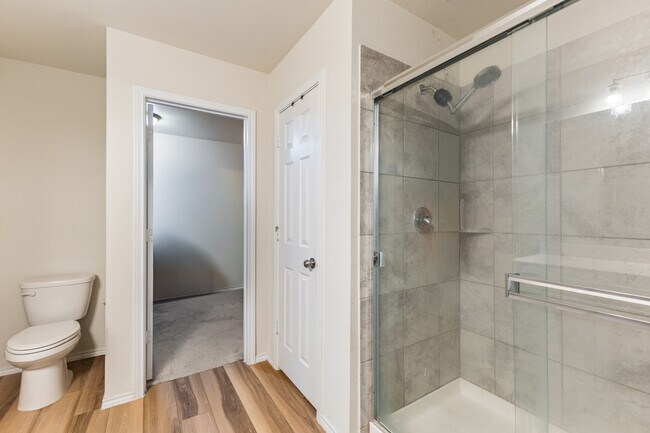 Building Photo - 10112 Falkland Rd