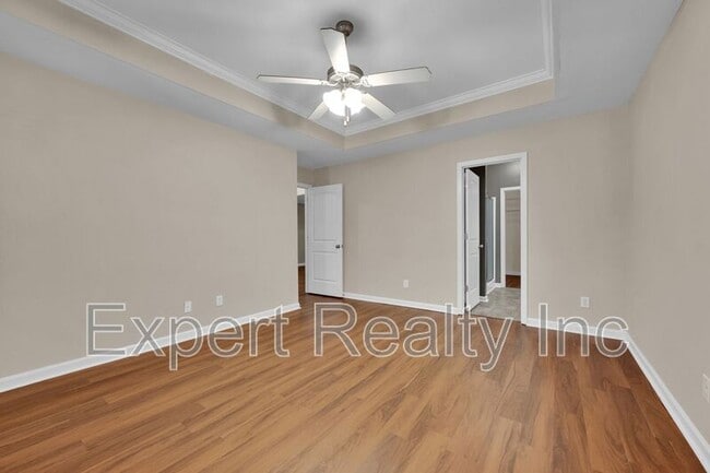 Building Photo - 1633 Cove Dr