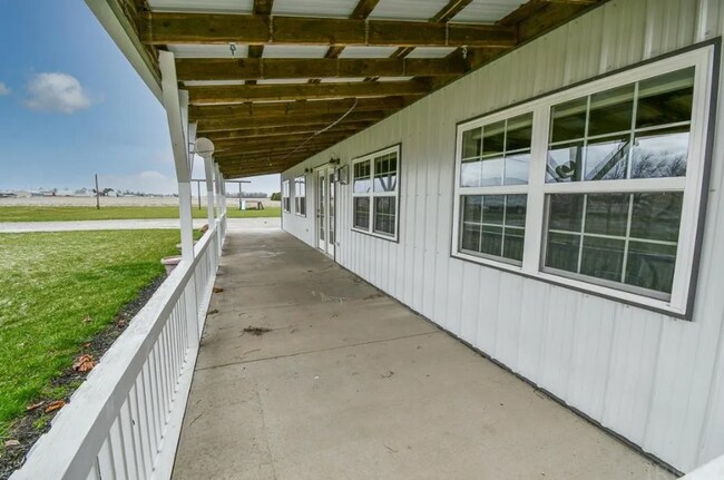 Building Photo - Single family home with BARN/SHOP - Flora, Indiana