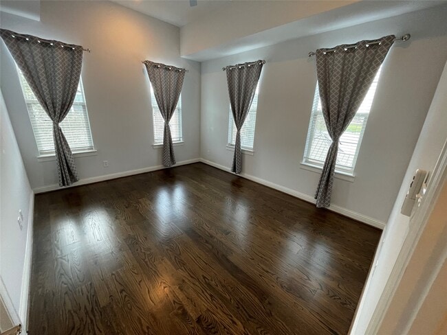 Building Photo - 15622 Broad St