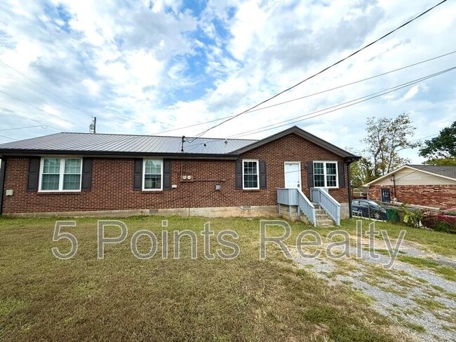 Building Photo - 1203 Sylvia Dr