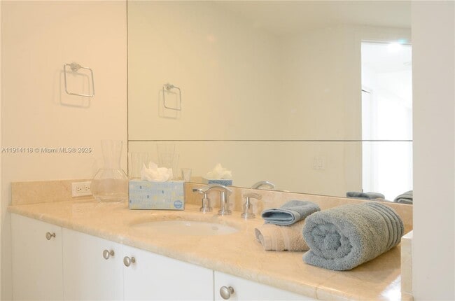 Building Photo - 901 Brickell Key Blvd