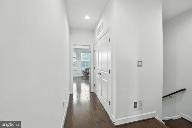 Building Photo - 610 Watermans Dr