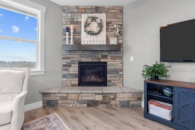 Building Photo - Modern 4BD/3BA Rental with Garage & Fenced...