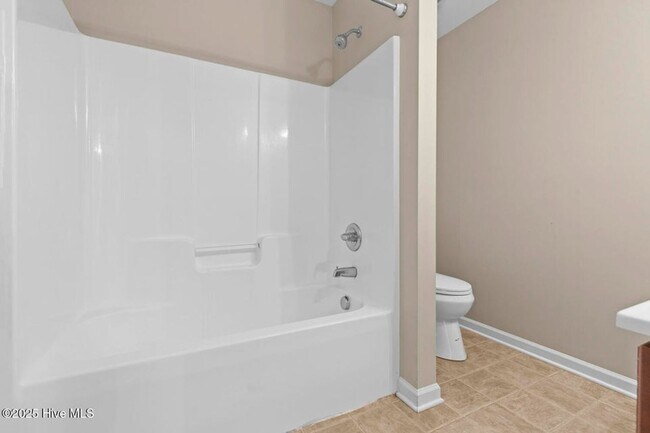 Building Photo - 4 Bedroom Home In Carolina Plantation!