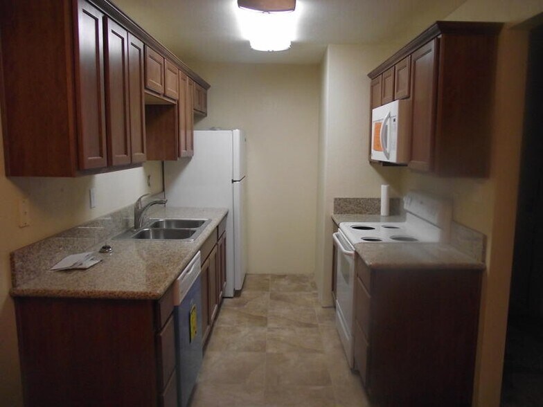 Kitchen - 9200 Madison Ave