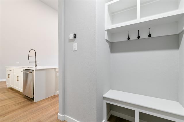 Building Photo - 1900 Brentwood Ln