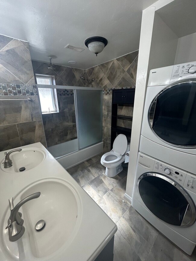 Building Photo - 1317 Marline Ave