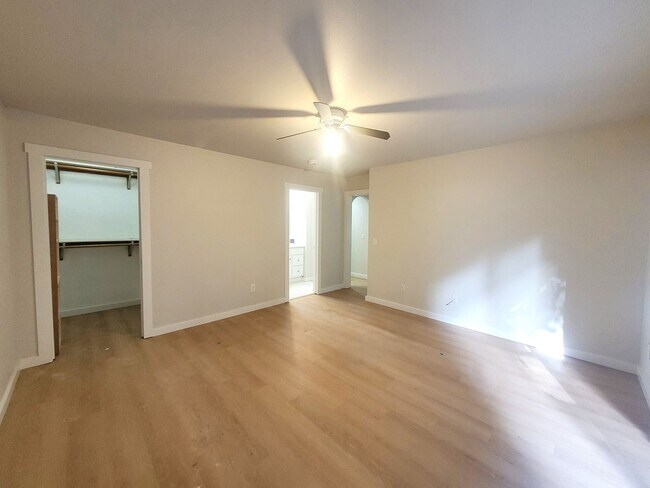 Building Photo - Spacious Four Bedroom Home with Bonus Room...