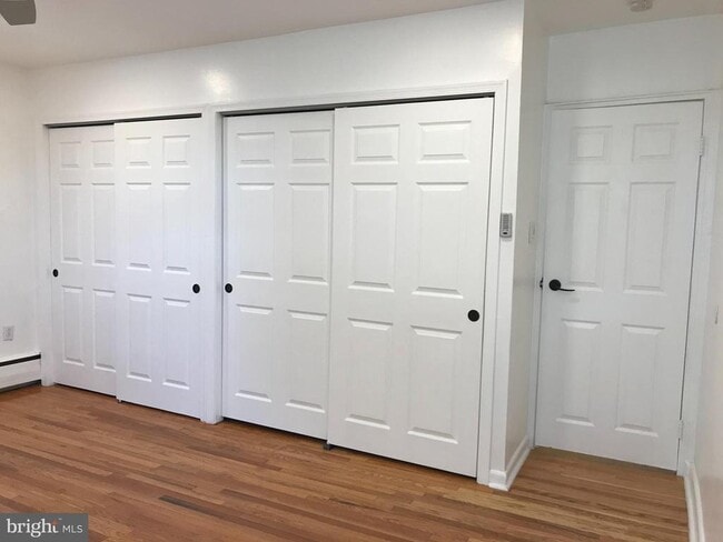 Building Photo - 212 Robbins St