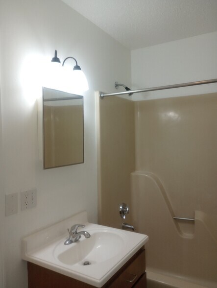 Building Photo - 138 Laurel Hill Ave