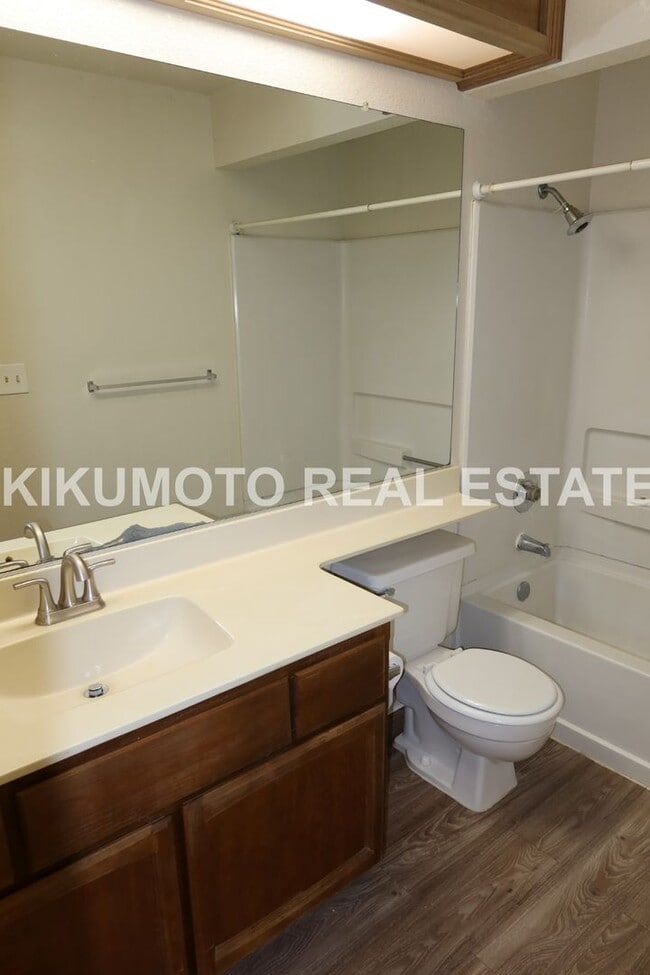 Building Photo - 3 Bedroom, 2 Bath, 2 Car garage in the Poc...