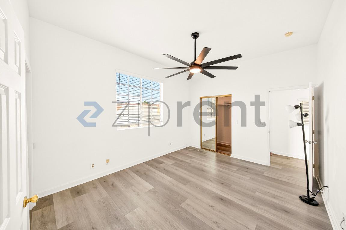 Building Photo - Unit