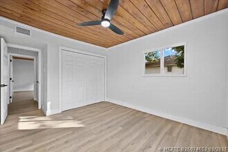 Building Photo - 4610 Sunset Blvd