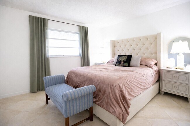 Building Photo - 2403 Lowson Blvd