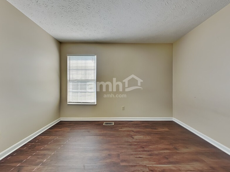 Building Photo - 3300 Whispering Woods Dr