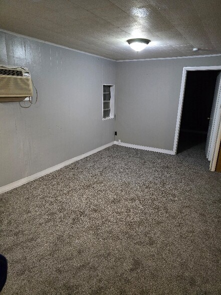 Building Photo - 1505 W Chestnut St