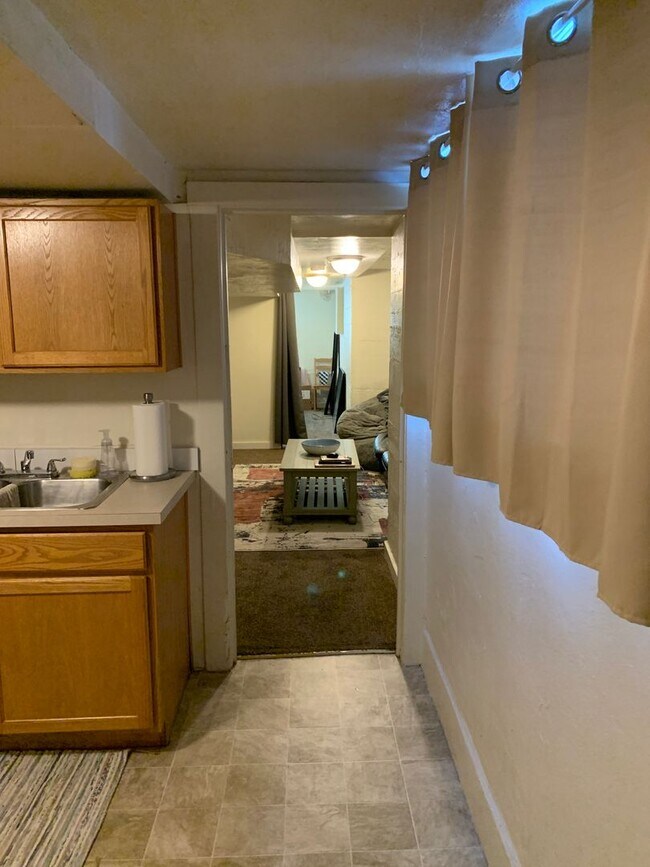 Building Photo - Chang Duplex