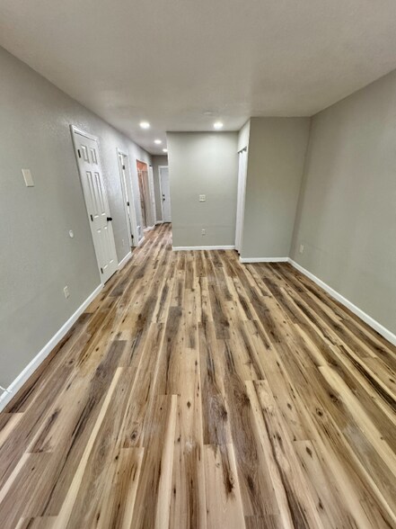 Building Photo - 4325 Lashelle Ave