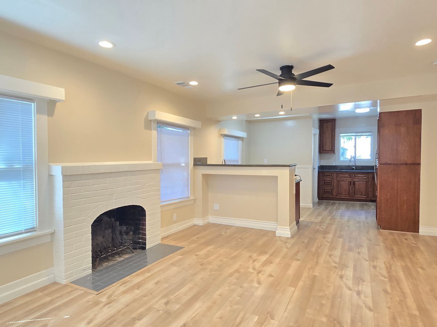 Building Photo - 450 S Shoreline Blvd