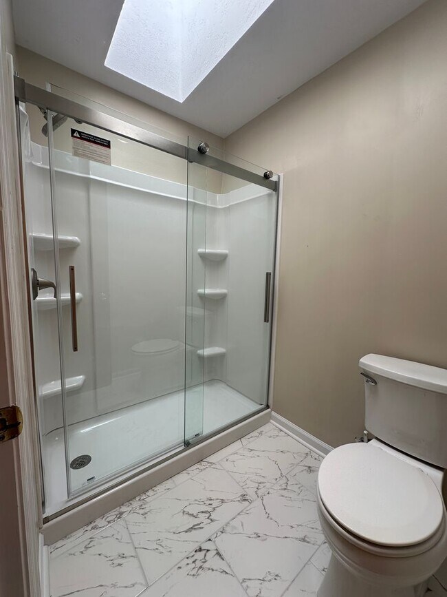 Building Photo - Woodlake - Richmond