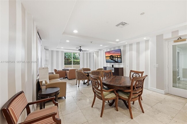 Building Photo - 520 SE 5 Ave