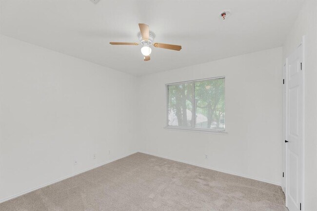 Building Photo - 104 Presidio Dr
