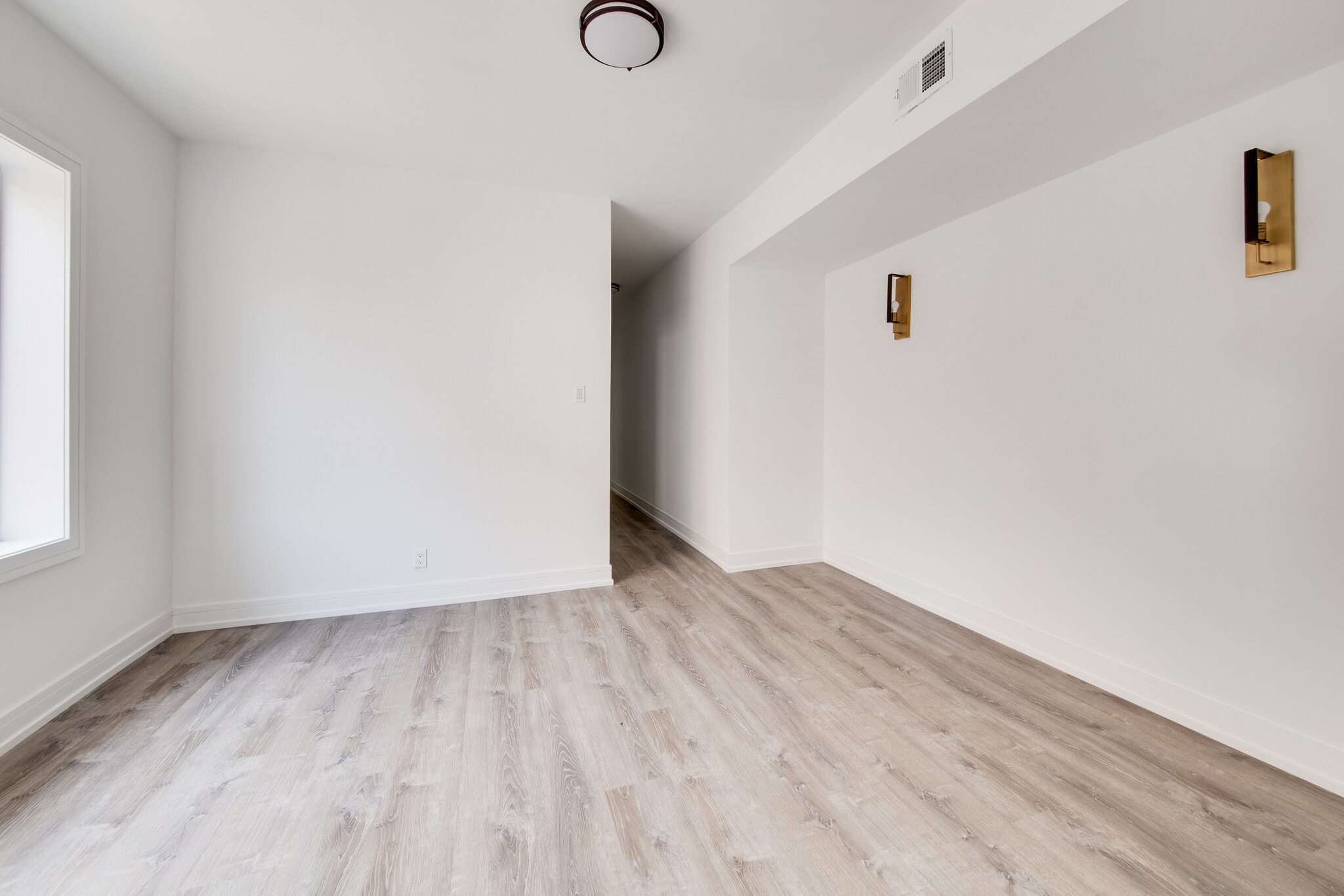 Building Photo - 3056 W Cortland St