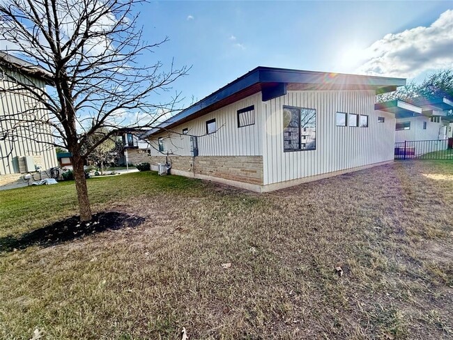 Building Photo - 416 Starlight Vlg Lp