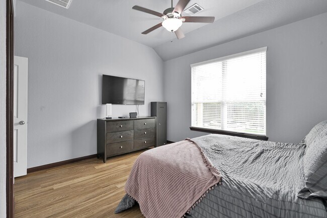 Building Photo - 3554 Paganini Pl
