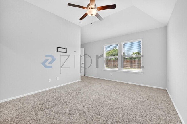 Building Photo - Unit
